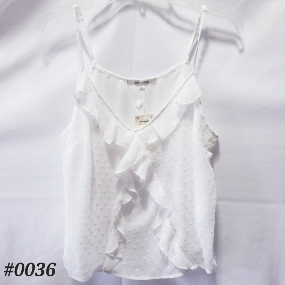 💙Easy Wear NEW! white top with ruffle & spaghetti straps 🤍Size Large